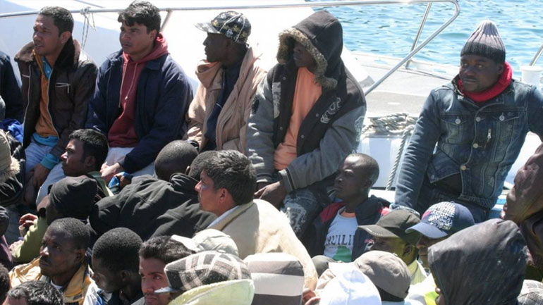 Λύση στο πρόβλημα των μεταναστών που έχουν εγκλωβιστεί στη Σύμη, ζητά ο δήμαρχος