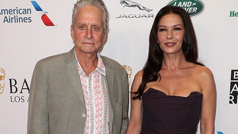 H sexy εμφάνιση της Catherine Zeta Jones στο BAFTA LA Tea Party