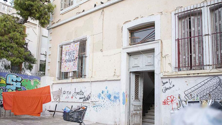 Η ιστορία του νεοκλασικού στα Εξάρχεια που εκκενώθηκε από την Αστυνομία