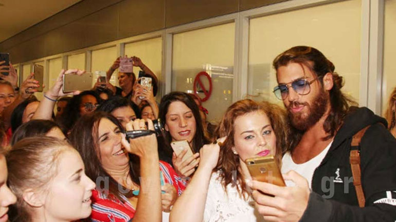 Ντελίριο στο αεροδρόμιο «Ελ. Βενιζέλος» για τον «Φτερωτό Θεό» Τζαν Γιαμάν