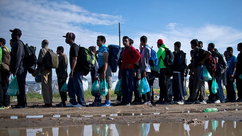 H Koμισιόν έτοιμη να παράσχει περαιτέρω βοήθεια στην Ελλάδα για το προσφυγικό