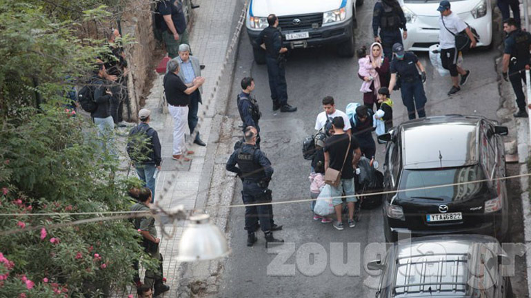 Αλλοδαποί από 11 διαφορετικές εθνικότητες βρέθηκαν στην κατάληψη νεοκλασικού κτηρίου στα Εξάρχεια