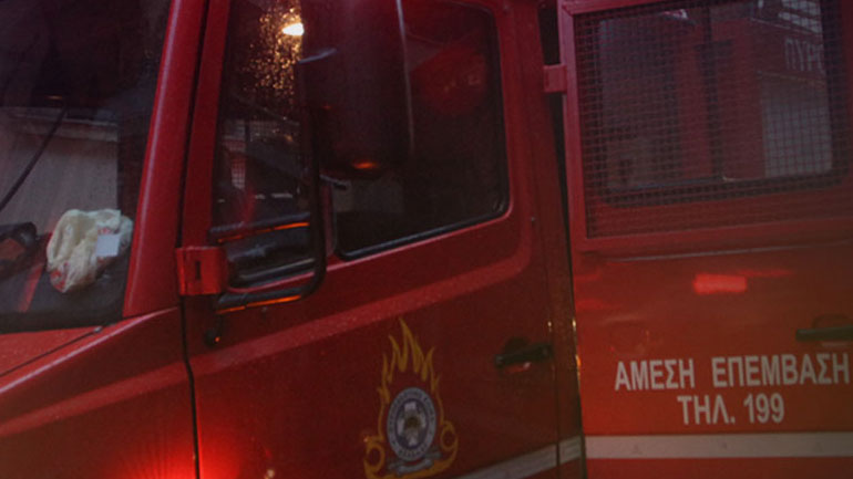 Τραγωδία στο κέντρο της Αθήνας: Νεκρό άτομο μέσα σε αυτοκίνητο που τυλίχθηκε στις φλόγες