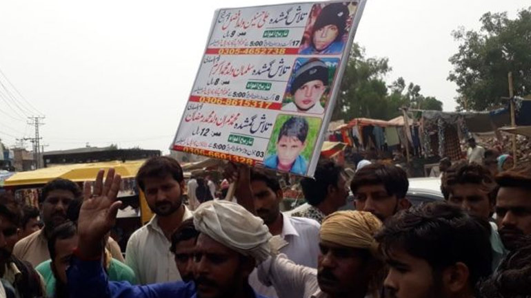 Πακιστάν: Συλλήψεις 20 υπόπτων για τις δολοφονίες τριών μικρών αγοριών