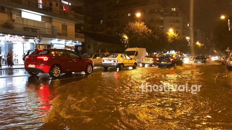 Σοβαρά προβλήματα από την έντονη κακοκαιρία στη Θεσσαλονίκη