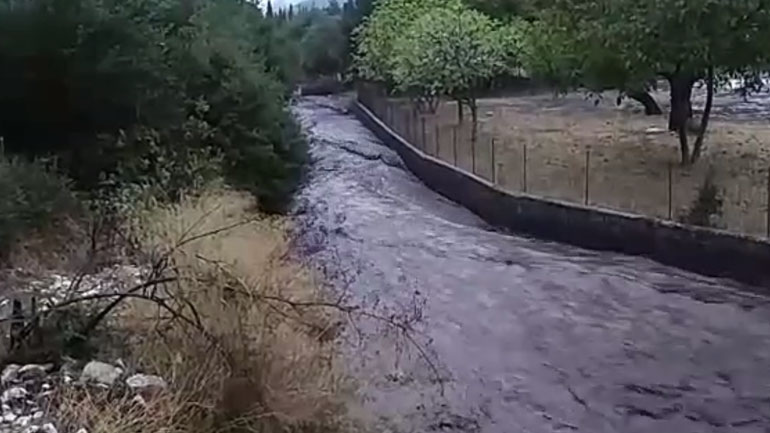 Πλημμύρες στην Κεφαλονιά λόγω της έντονης βροχόπτωσης