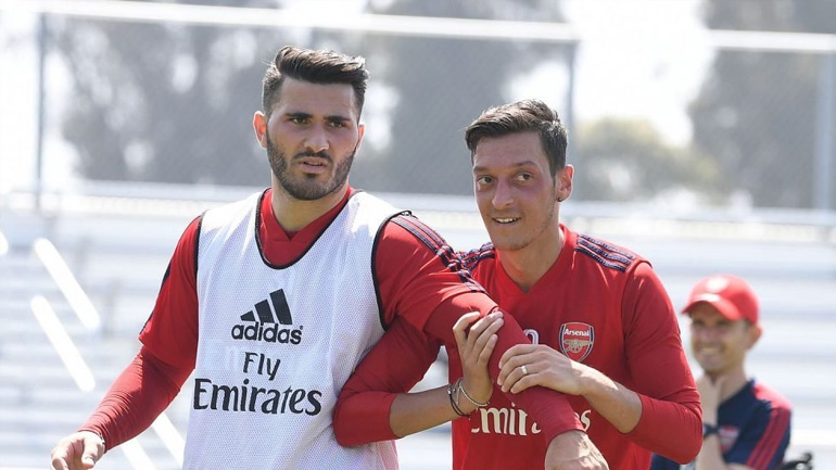 Δύο συλλήψεις για την επίθεση στους Οζίλ και Κολάσινατς