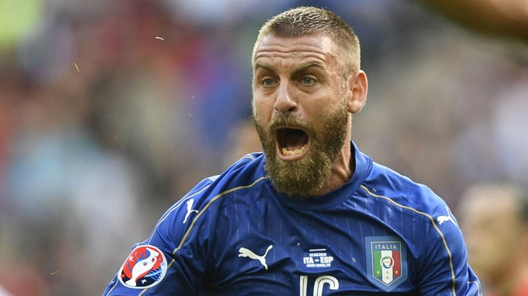 Ο Μαντσίνι κάλεσε τον Ντε Ρόσι στην προεπιλογή της Ιταλίας για τον αγώνα με την Ελλάδα