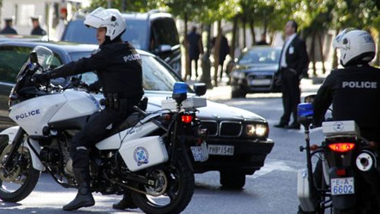 Ληστεία σε διαγνωστικό κέντρο στον Πειραιά – Οι δράστες έριξαν στην τζαμαρία Ι.Χ.