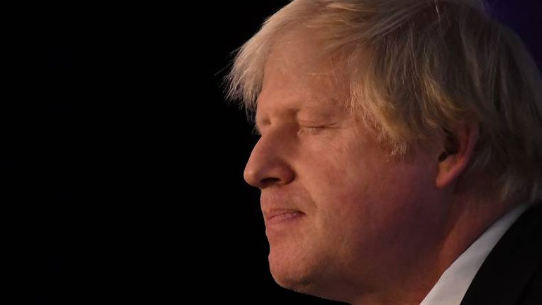 Σε συνάντηση των βουλευτών του Συντηρητικού Κόμματος θα παραστεί αύριο ο Μπ. Τζόνσον