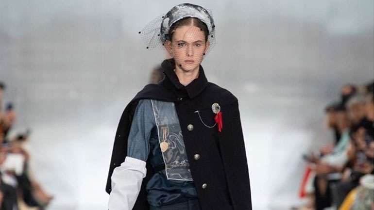 Ο Τζον Γκαλιάνο ανέτρεξε στην περίοδο των δύο Παγκοσμίων Πολέμων για να βρει μηνύματα ελπίδας