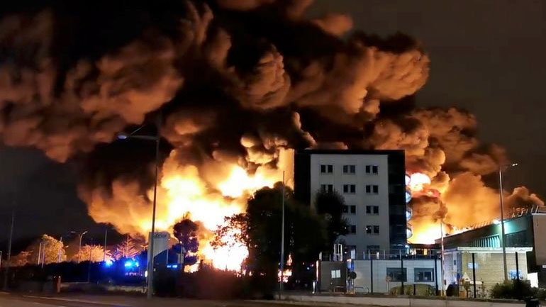 Μεγάλη πυρκαγιά σε χημικό εργοστάσιο στη Γαλλία