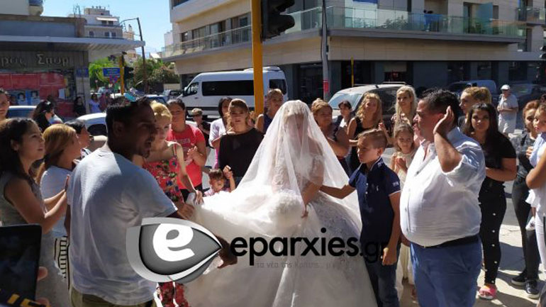 Χανιά: Γαμπρός, νύφη και καλεσμένοι ξεσήκωσαν το κέντρο της πόλης