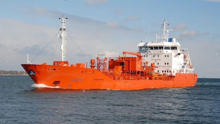 Σύγκρουση φορτηγού πλοίου με δεξαμενόπλοιο στο λιμάνι του Ικονίου – Ένας τραυματίας