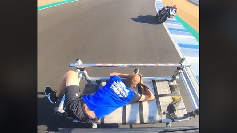 Τι τραβάνε και οι φωτογράφοι μοτοσυκλέτας…