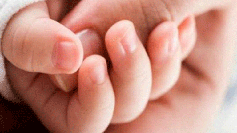 Ελεύθεροι υπό όρους έξι κατηγορούμενοι για συμμετοχή στο κύκλωμα παράνομων υιοθεσιών