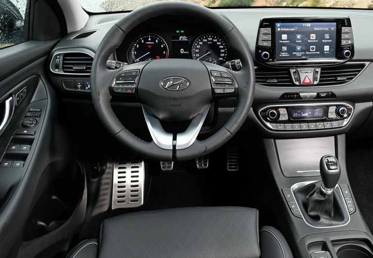 Εσωτερικό με υψηλή ποιότητα κατασκευής, εργονομία και φουλ τεχνολογία