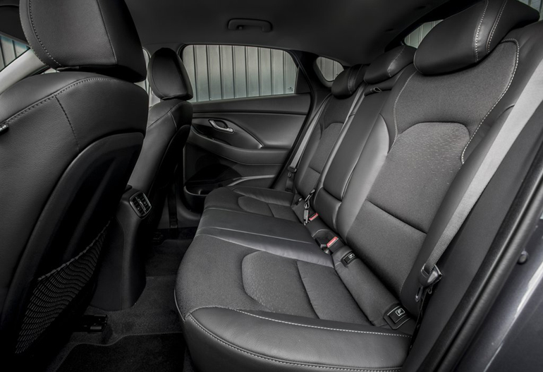 Οι χώροι για τους πίσω επιβάτες