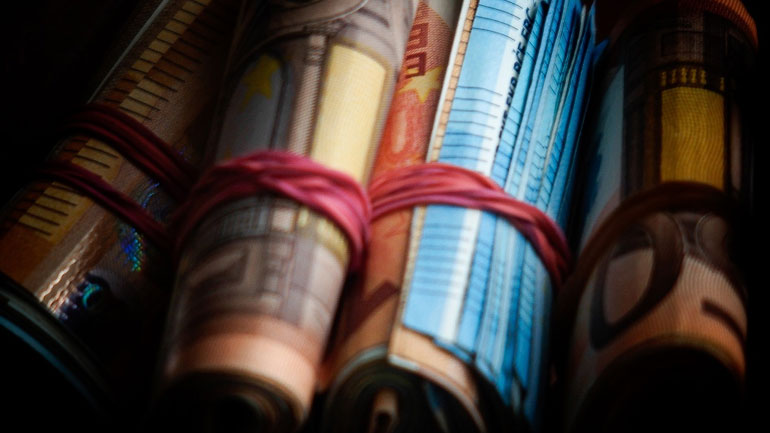 Καταβάλλονται σήμερα οι συντάξεις χηρείας – Ποιοι θα δουν αυξήσεις