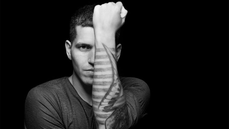 Ο Θοδωρής Νικολάου στη μουσική σκηνή Σφίγγα