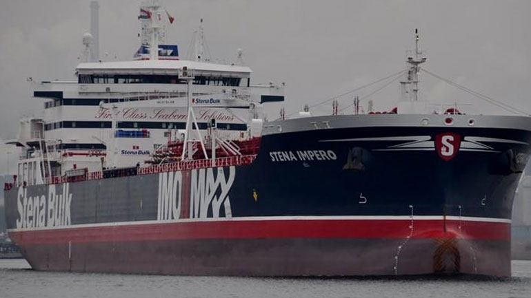 Το δεξαμενόπλοιο Stena Impero πλέει προς το λιμάνι Πορτ Ρασίντ