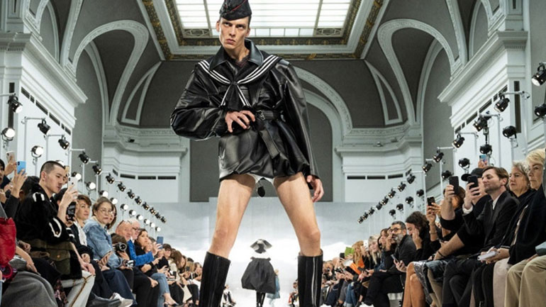 Maison Margiela: Το απίθανο βάδισμα μοντέλου που έγινε viral μέσα σε ένα βράδυ!