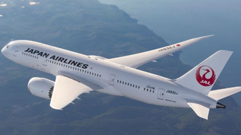Japan Airlines: Θα ενημερώνει τους επιβάτες σε ποιες θέσεις θα κάθονται μωρά