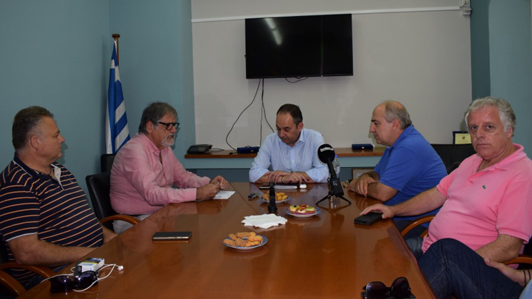 Συνάντηση υπουργού Ναυτιλίας Γ. Πλακιωτάκη με τον δήμαρχο Αγίου Νικολάου