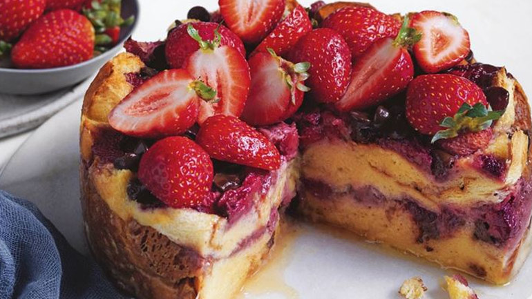 Aφράτο κέικ με φράουλες: Το τέλειο συνοδευτικό για τον καφέ!