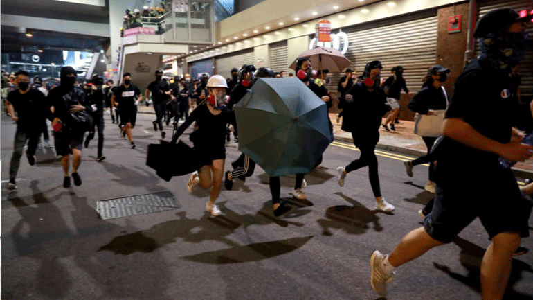 Συγκρούσεις στο Χονγκ Κονγκ – Χρήση δακρυγόνων από την αστυνομία