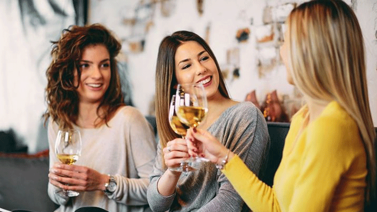 Να γιατί πρέπει να πίνεις ένα ποτήρι κρασί πριν από τον ύπνο