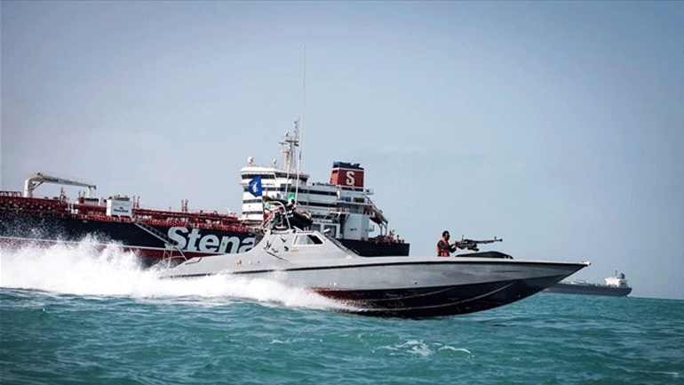 Το δεξαμενόπλοιο Stena Impero πλέει κοντά στο Ντουμπάι