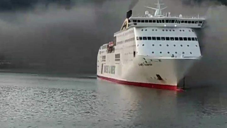 Ζημιές σε φορτηγά και εμπορεύματα λόγω της φωτιάς στο Olympic Champion