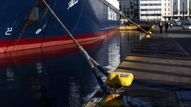 Πρόσκρουση του πλοίου «Πρέβελης» στο λιμάνι της Σητείας