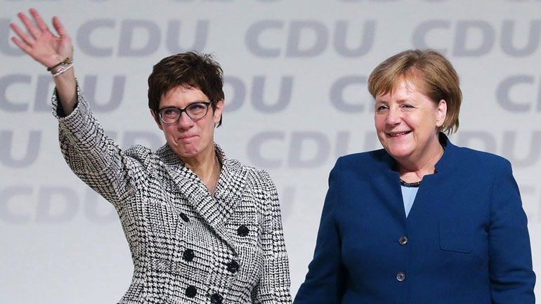 Καρενμπάουερ: Δεν υπάρχει «καμία ρήξη» στη σχέση μου με τη Μέρκελ