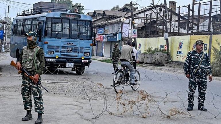 Ινδία: Η αστυνομία επέβαλε αυστηρότερους περιορισμούς στο Κασμίρ