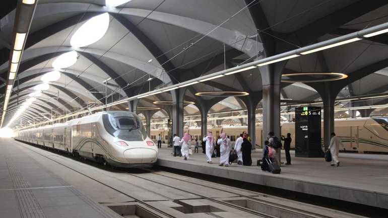 Σαουδική Αραβία: Φωτιά ξέσπασε σε σταθμό σιδηροδρομικού δικτύου υψηλής ταχύτητας