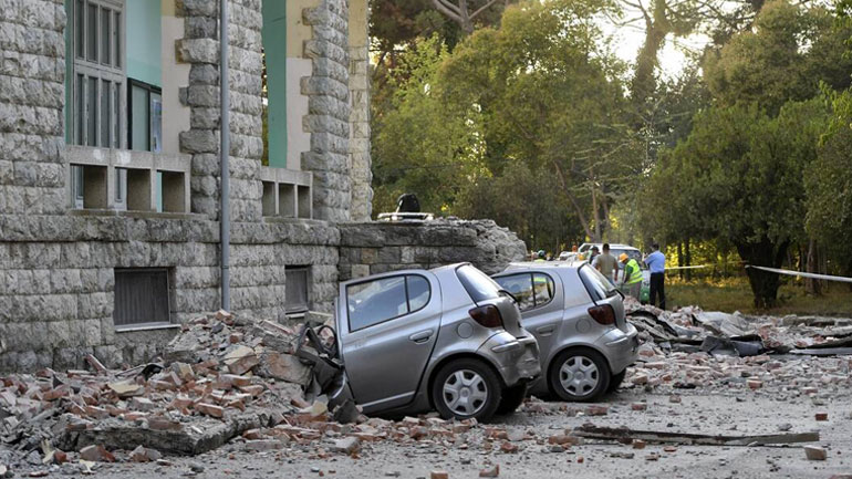 Στα Τίρανα η ελληνική βοήθεια για τους σεισμοπαθείς και πλημμυροπαθείς της χώρας