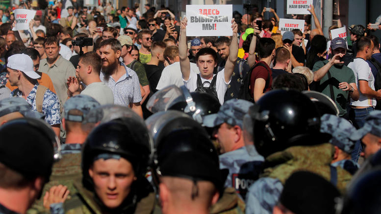 Μόσχα: Χιλιάδες διαδηλωτές απαίτησαν την απελευθέρωση συλληφθέντων σε διαδηλώσεις