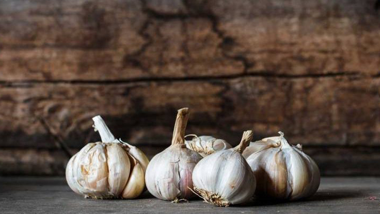 Πώς το σκόρδο προστατεύει τον εγκέφαλο