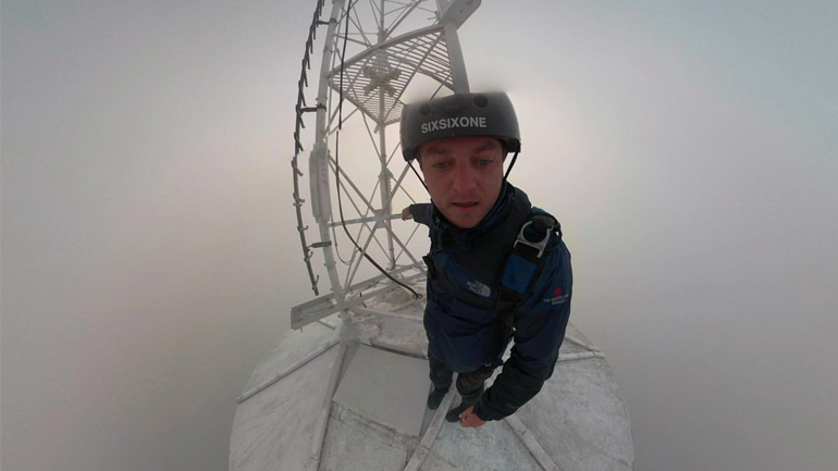 Base jump από επικοινωνιακό πύργο