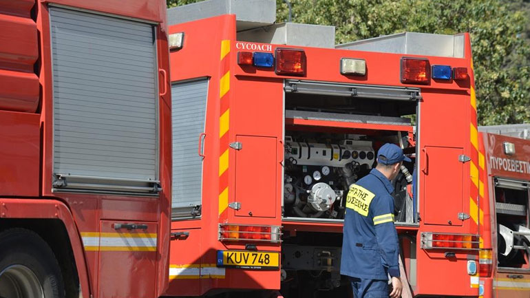 Φωτιά σε πολυκατοικία στον Άγ. Ελευθέριο – Απεγκλωβισμός 7 ατόμων