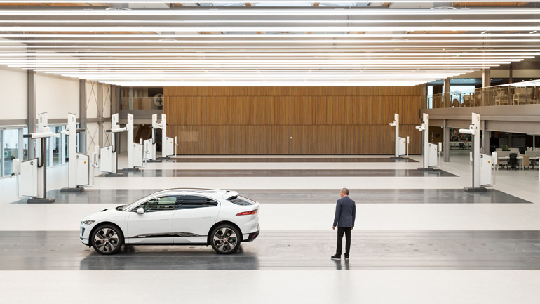 Η Jaguar Land Rover έφτιαξε ένα υπερσύχρονο σχεδιαστικό κέντρο