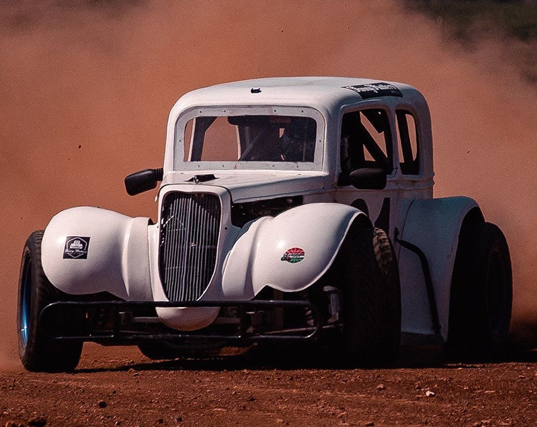 Ένα Legend Car της Fanny Flutters πάει... τάπα στο χώμα! Πάει τρελαθήκαμε...