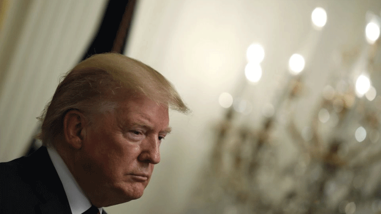 Ο Τραμπ προτείνει να συλληφθεί για «προδοσία» ο πρόεδρος της Επιτροπής Υπηρεσιών Πληροφοριών