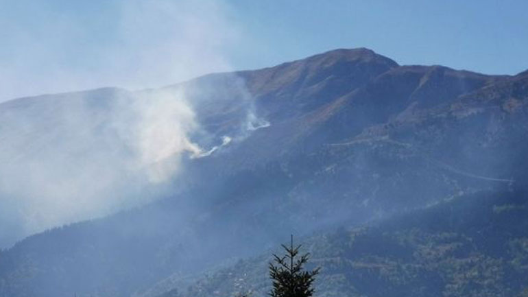 Σε εξέλιξη μεγάλη πυρκαγιά στην ορεινή Καρδίτσα