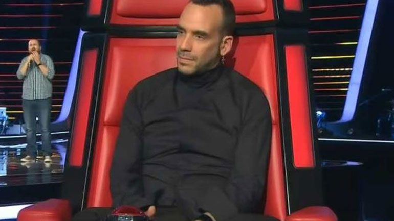 The Voice: Ο διαγωνιζόμενος που τραγούδησε Μαχαιρίτσα και η συγκίνηση του Μουζουράκη