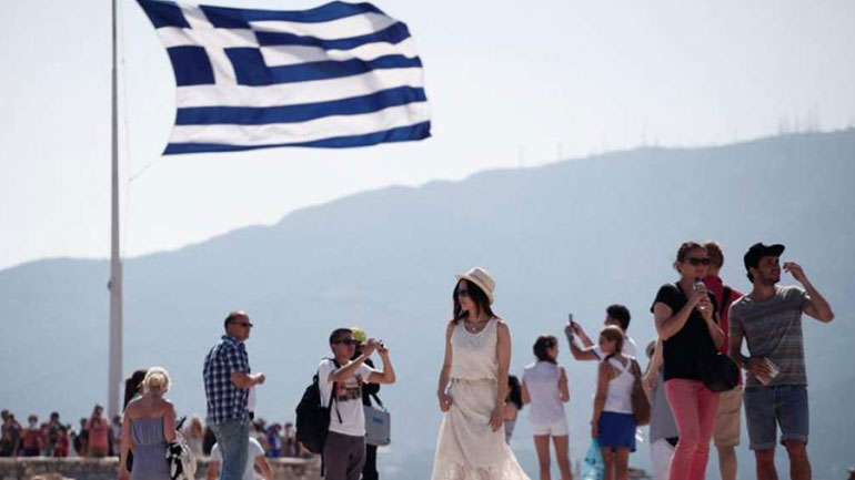 Insete: Ανοδικά κινήθηκαν έσοδα και αφίξεις τουριστών στην Ελλάδα, τον Αύγουστο