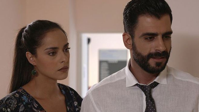 Έλα στη θέση μου: Ο Αντρέας μοιράζει τις μετοχές του, αφήνοντας τις περισσότερες στην Φαίη