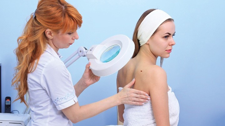 Βουρ στο δερματολόγο μετά τις διακοπές